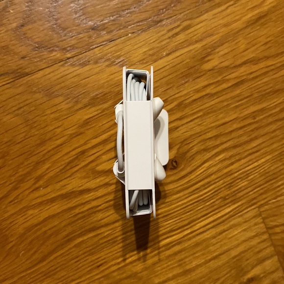 Apple Wired EarPods with 3.5 mm Headphone Jack Adapter - Picture 11 of 11